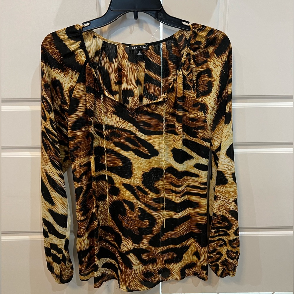 Beautiful leopard blouse with gold chain down each side, good condition